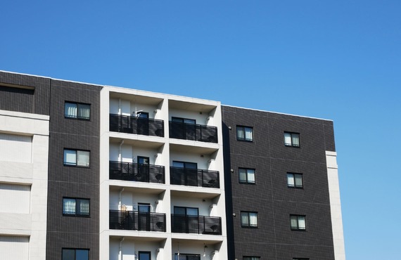 高層マンションでのご依頼にも対応します | 岡山市で窓ガラスフィルムなら豊富な種類を用意した正成工業
