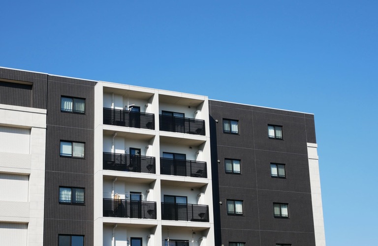 高層マンションでのご依頼にも対応します | 岡山市で窓ガラスフィルムなら豊富な種類を用意した正成工業